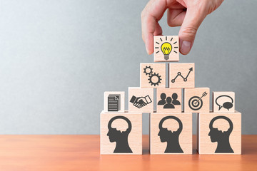 有什么校园+爱情+魔法+变身的日本动漫好看 最好像小女神花铃、玩偶游戏那样经典的动漫