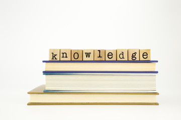 有什么校园+爱情+魔法+变身的日本动漫好看 最好像小女神花铃、玩偶游戏那样经典的动漫