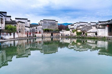 有什么校园+爱情+魔法+变身的日本动漫好看 最好像小女神花铃、玩偶游戏那样经典的动漫